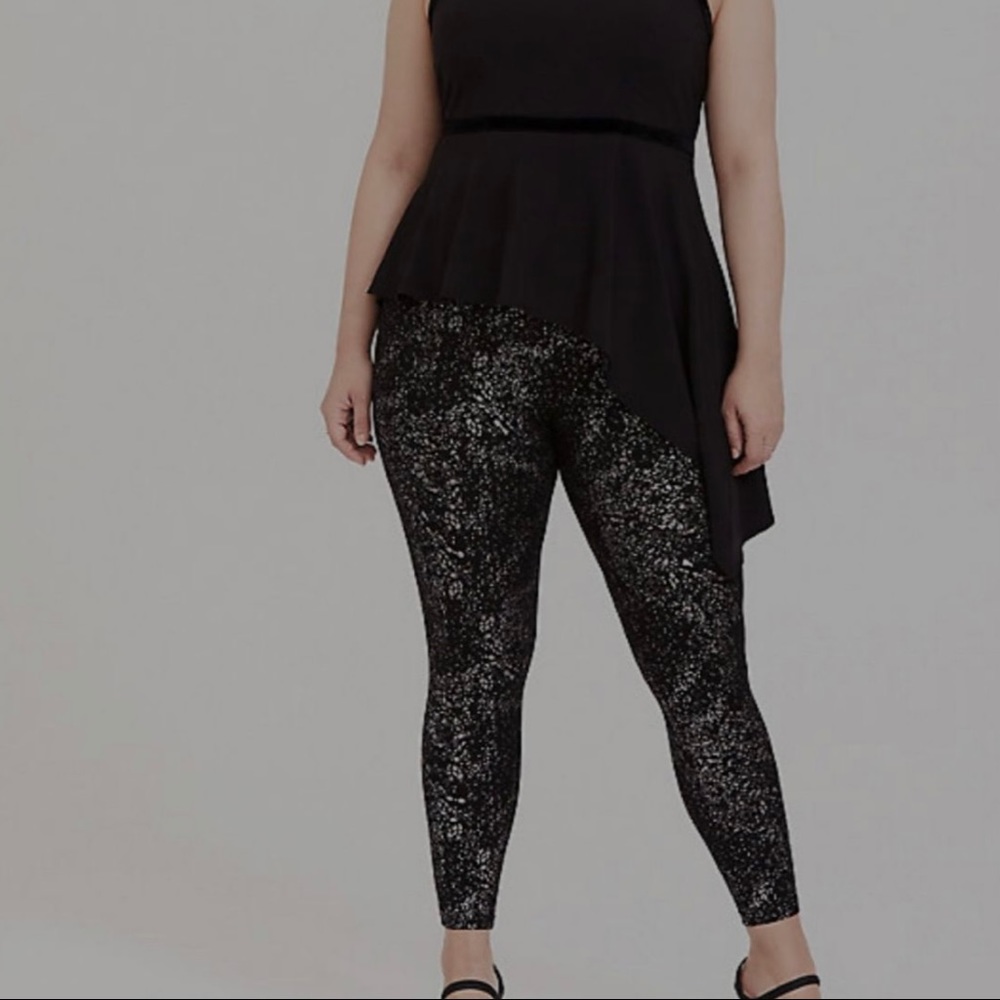 TORRID BLACK AND SILVER SPARKLE LEGGINGS - FULL LENGTH